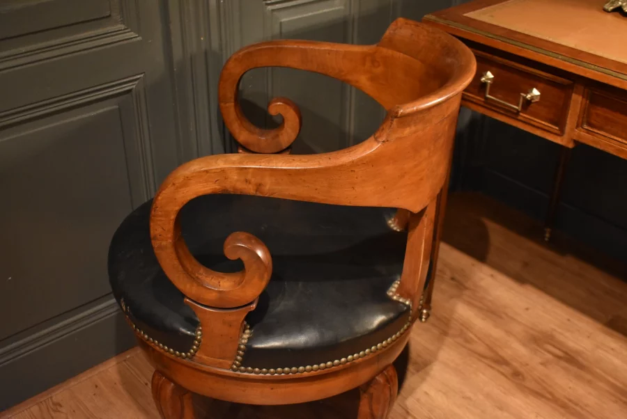 Fauteuil de bureau tournant en noyer