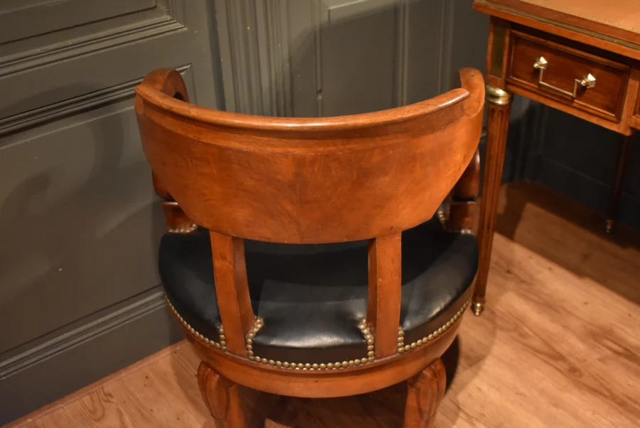 Fauteuil de bureau tournant en noyer