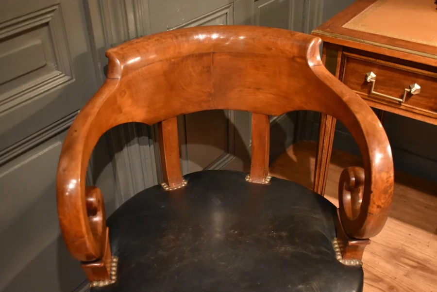 Fauteuil de bureau tournant en noyer