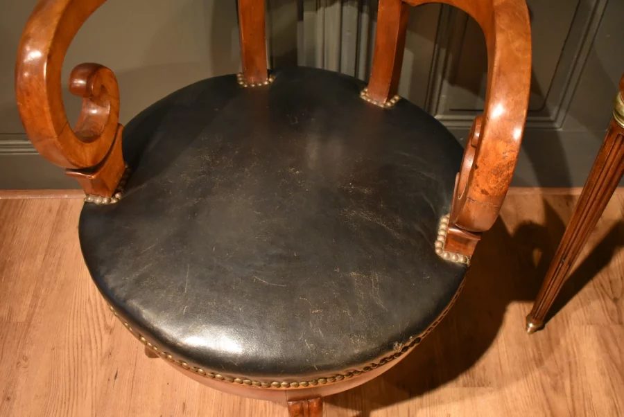 Fauteuil de bureau tournant en noyer