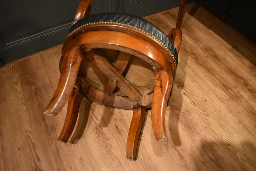 Fauteuil de bureau tournant en noyer