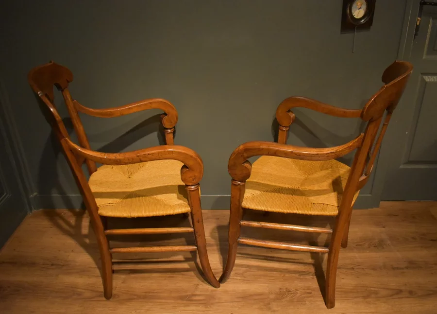 Paire de fauteuils paillés d'époque Restauration