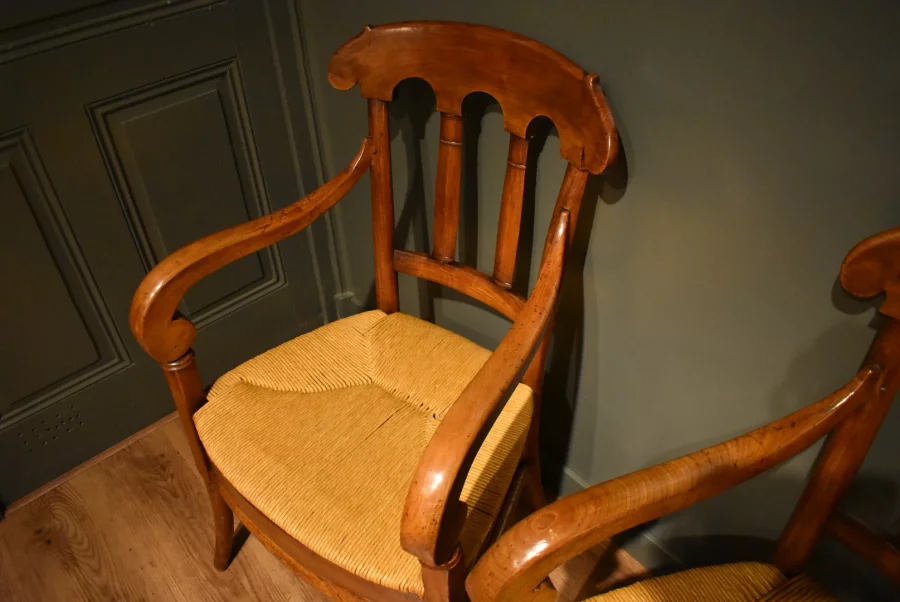 Paire de fauteuils paillés d'époque Restauration