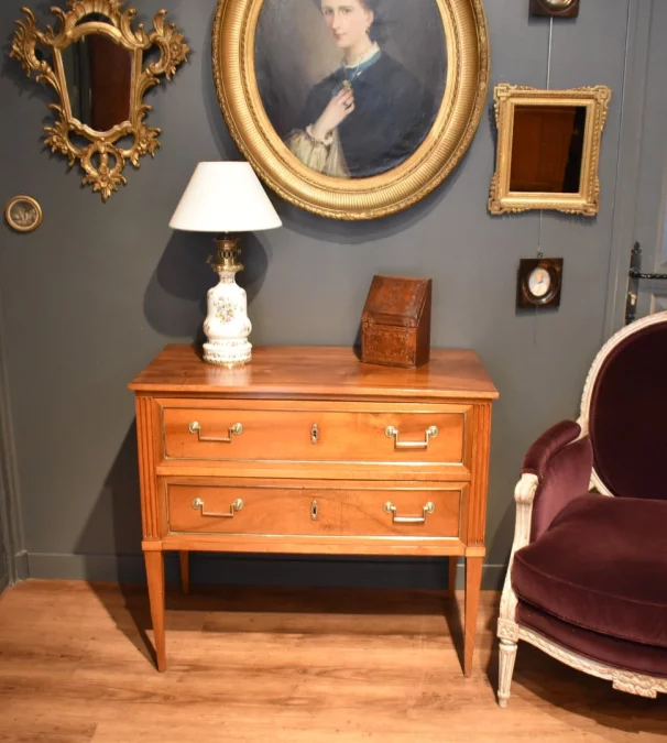 Commode sauteuse en noyer