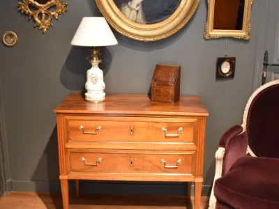 Commode sauteuse en noyer
