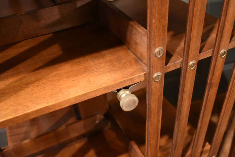 Bibliothèque tournante en noyer