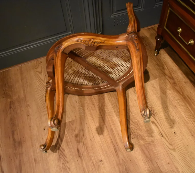 Fauteuil de bureau canné de style Louis XV