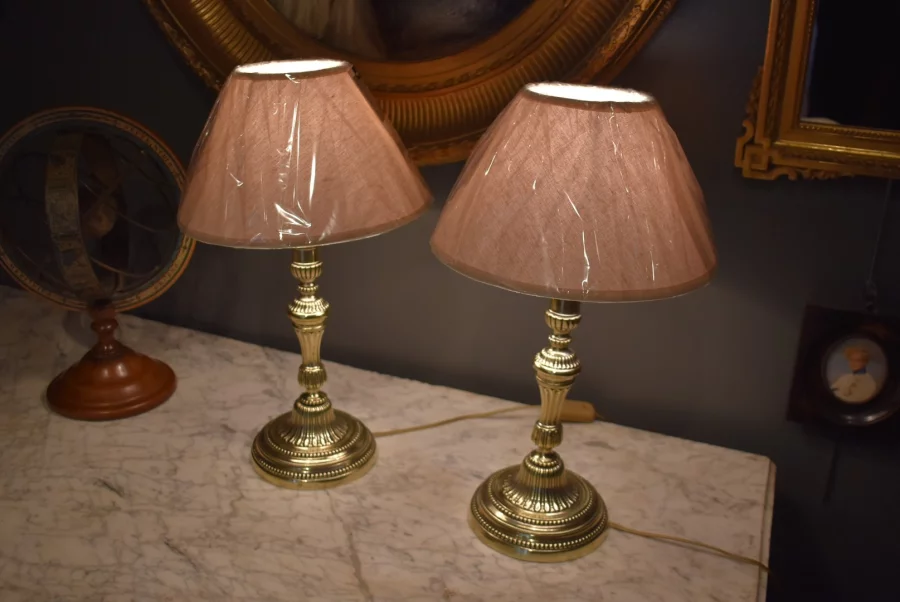 Paire de lampes de style Louis XVI