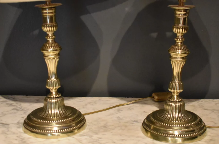 Paire de lampes de style Louis XVI