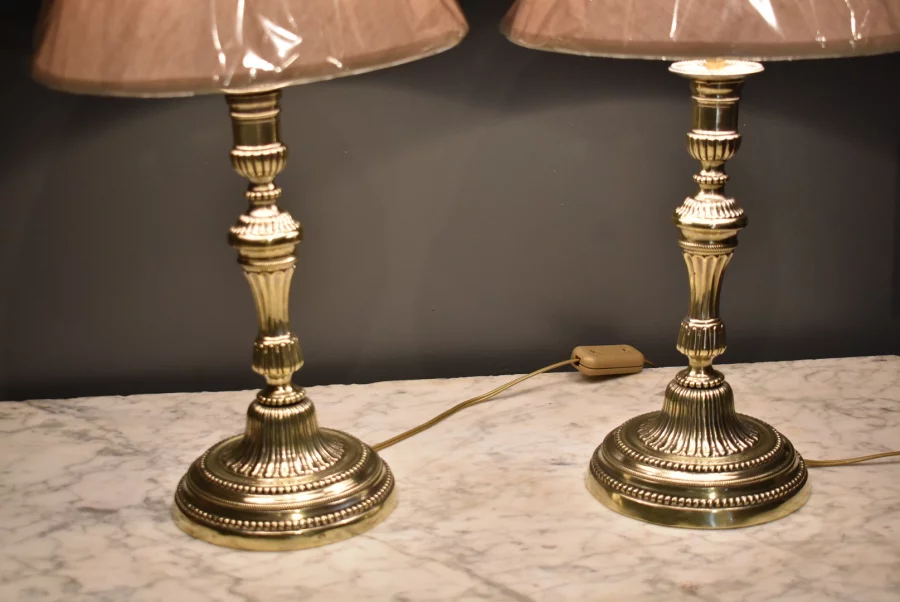 Paire de lampes de style Louis XVI
