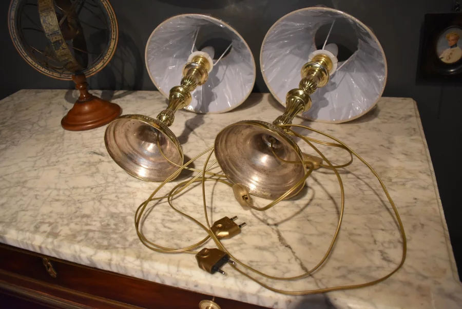 Paire de lampes de style Louis XVI