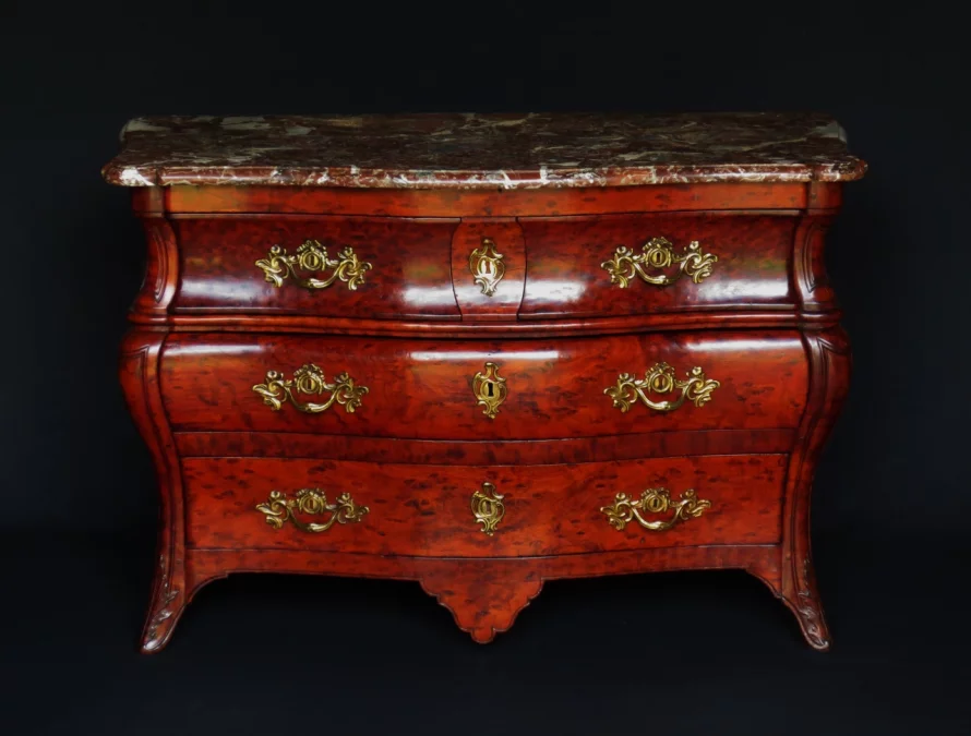 Commode bordelaise en acajou massif, XVIIIe siècle