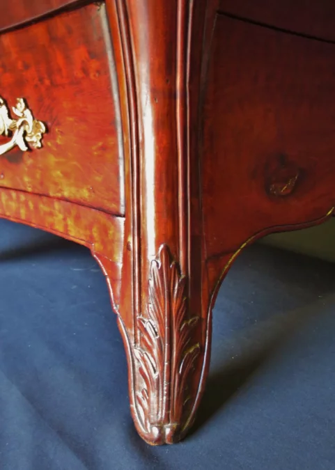 Commode bordelaise en acajou massif, XVIIIe siècle