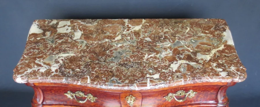 Commode bordelaise en acajou massif, XVIIIe siècle