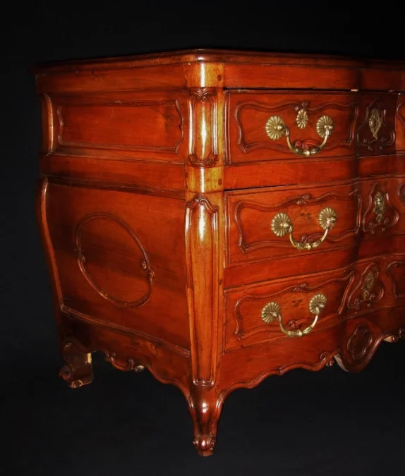 Commode Louis XV, XVIIIe siècle.