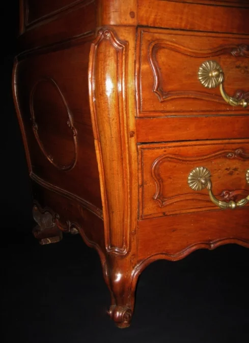 Commode Louis XV, XVIIIe siècle.