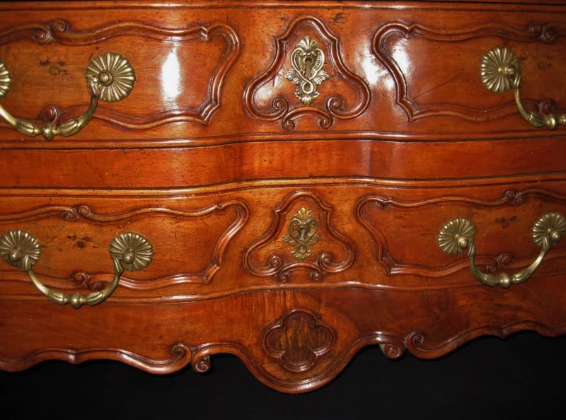 Commode Louis XV, XVIIIe siècle.