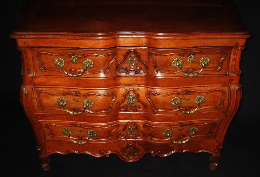 Commode Louis XV, XVIIIe siècle.