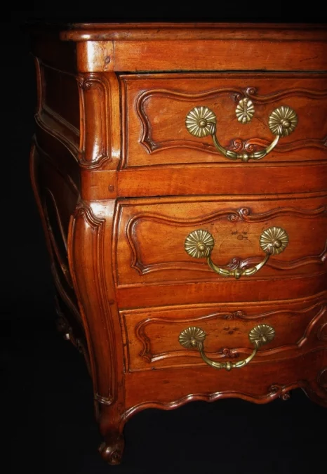 Commode Louis XV, XVIIIe siècle.
