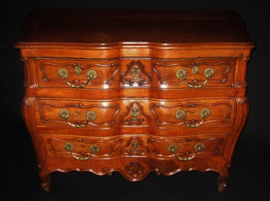 Commode Louis XV, XVIIIe siècle.