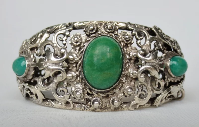 Bracelet en argent massif XIXe siècle.