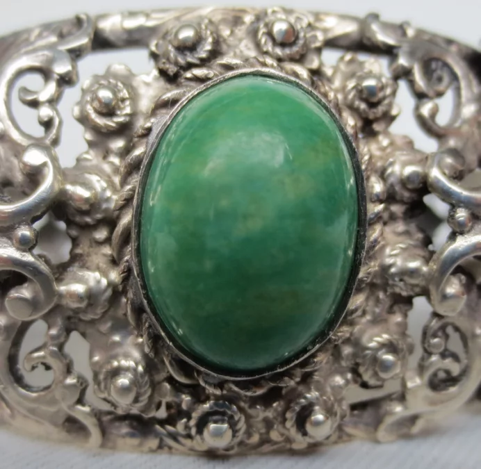 Bracelet en argent massif XIXe siècle.