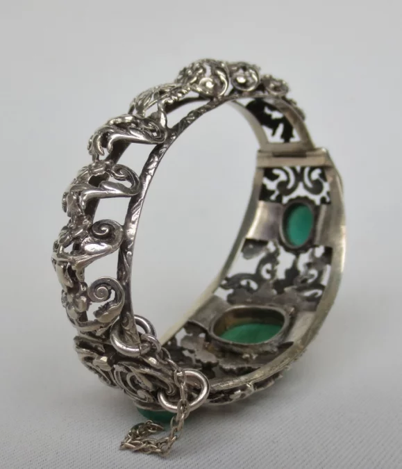 Bracelet en argent massif XIXe siècle.