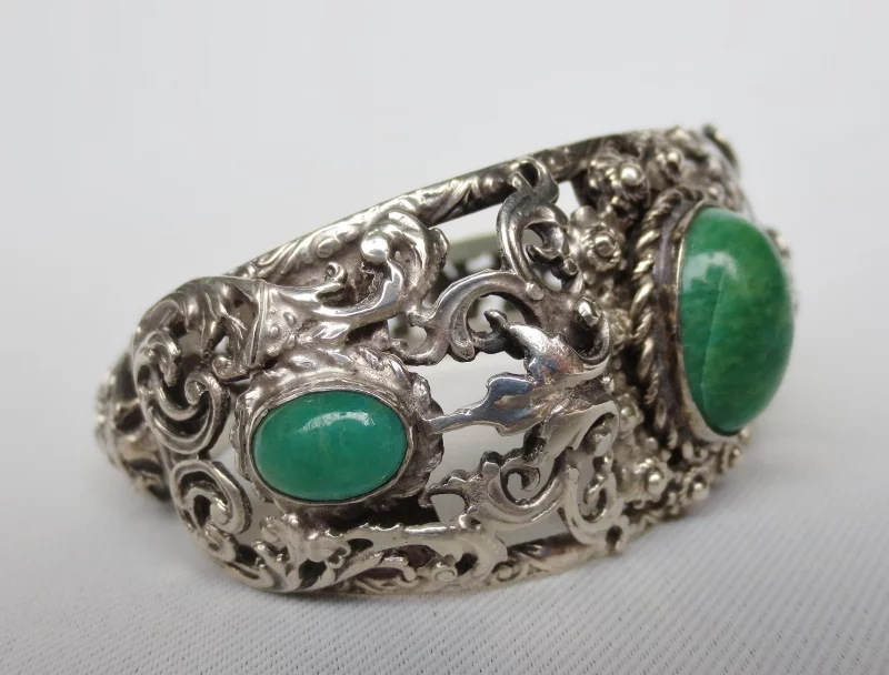 Bracelet en argent massif XIXe siècle.