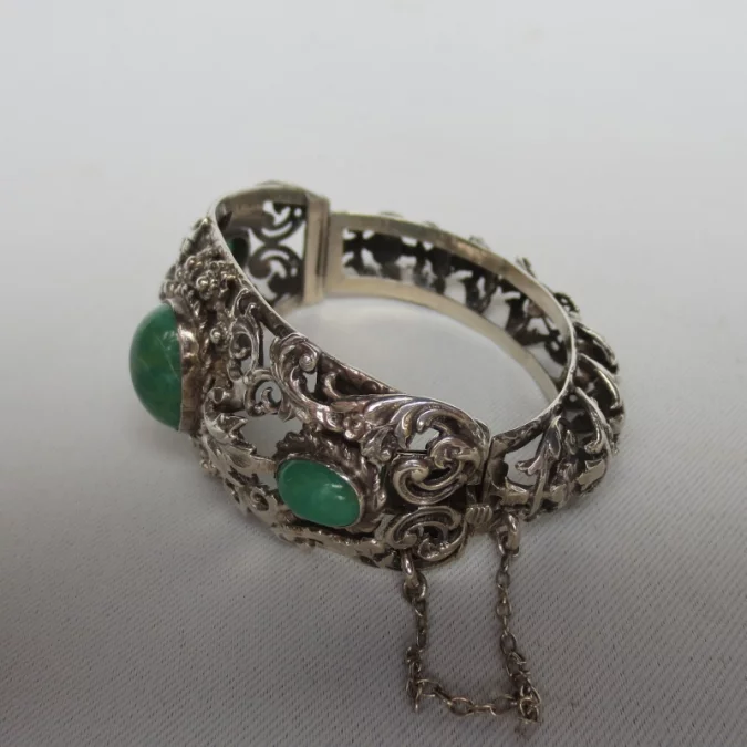 Bracelet en argent massif XIXe siècle.