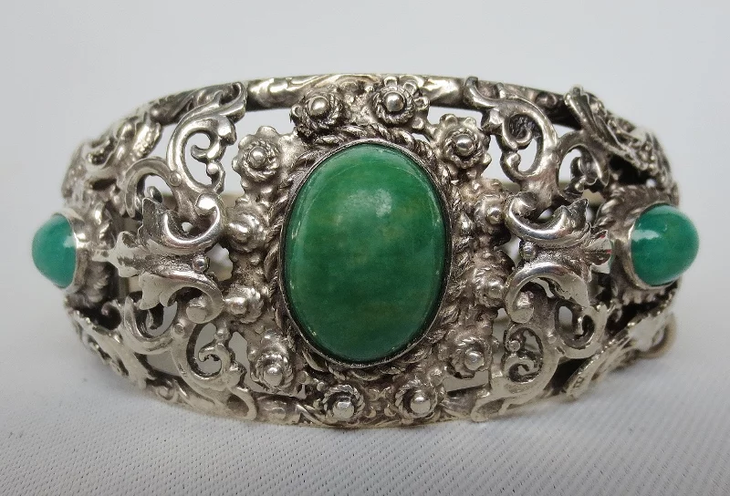 Bracelet en argent massif XIXe siècle.