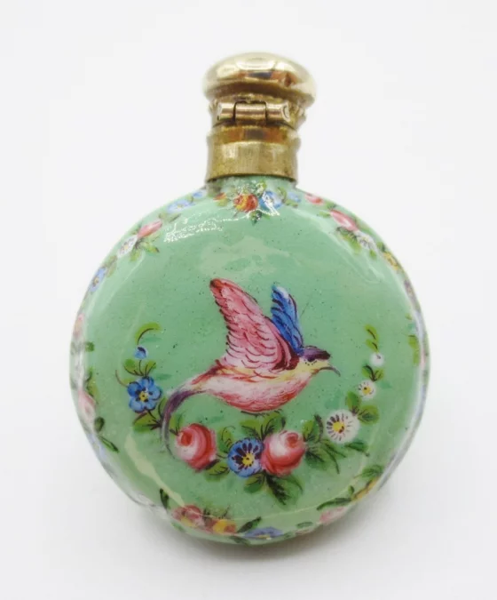 Flacon à sel émaillé, époque Restauration.