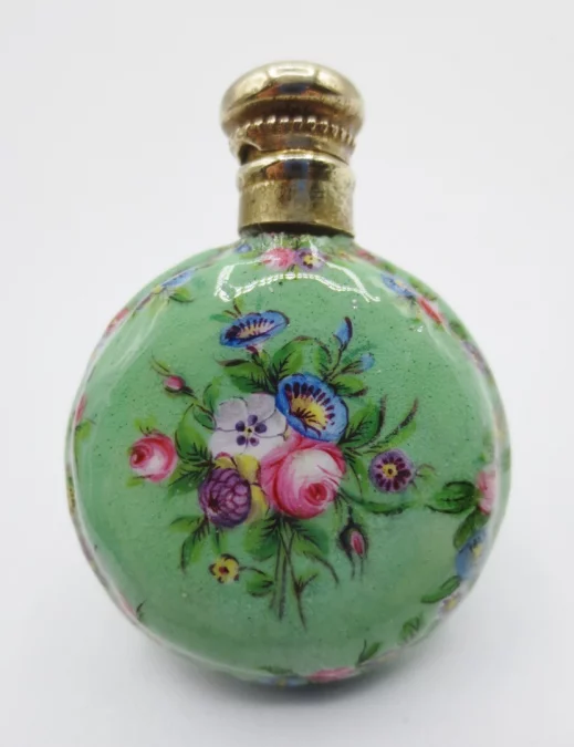Flacon à sel émaillé, époque Restauration.