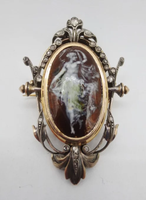 Broche Napoléon III en or, argent et émail.
