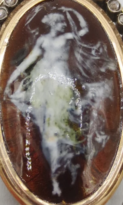 Broche Napoléon III en or, argent et émail.