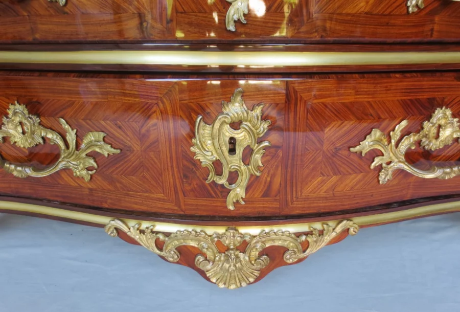 Commode Régence, XVIIIe siècle.