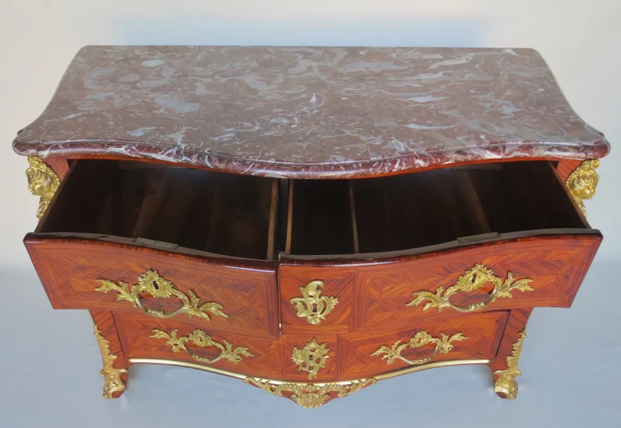 Commode Régence, XVIIIe siècle.