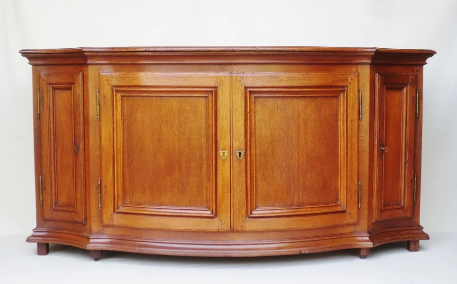 18世紀のビュッフェ