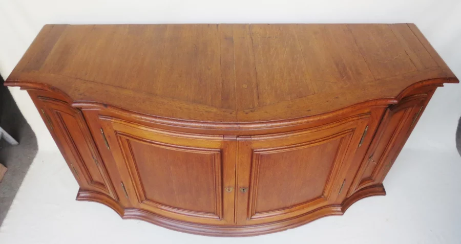 18世紀のビュッフェ