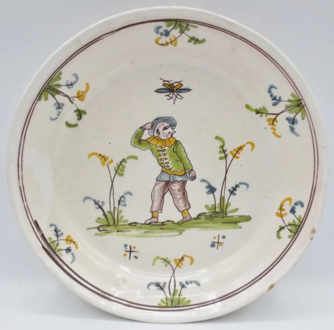 Assiette en faïence, XVIIIe siècle.