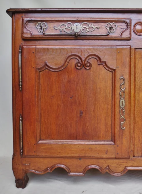 18世紀ロレーヌ様式のサイドボード