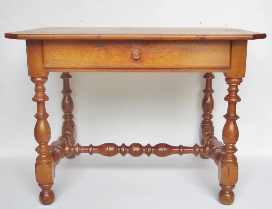 ルイ14世時代のライティングテーブル