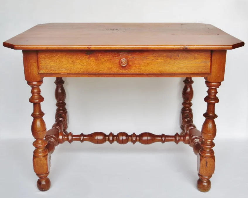 ルイ14世時代のライティングテーブル