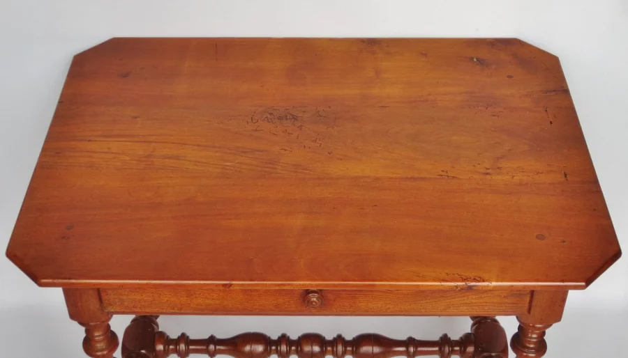 ルイ14世時代のライティングテーブル