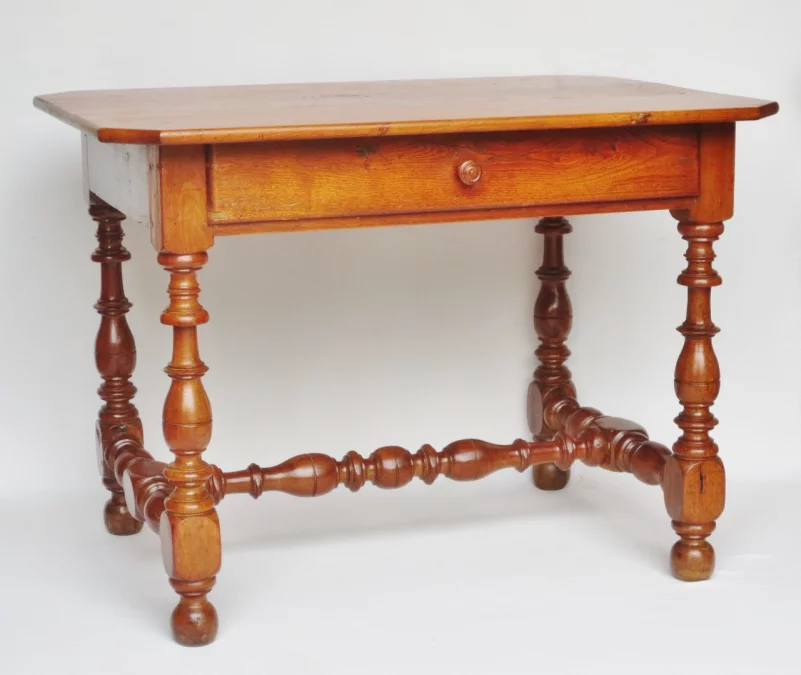 ルイ14世時代のライティングテーブル