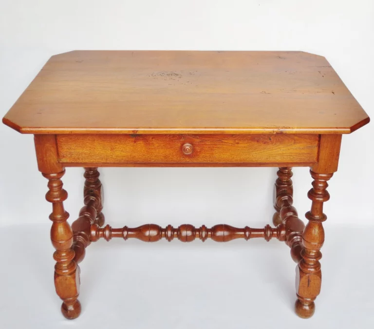 ルイ14世時代のライティングテーブル