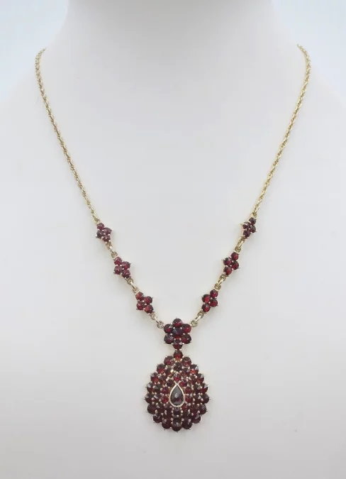 镀金石榴石项链