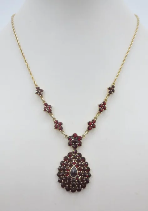 镀金石榴石项链