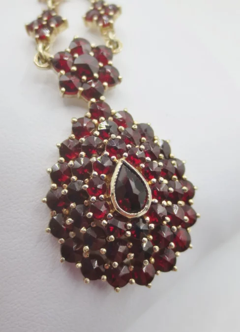 镀金石榴石项链