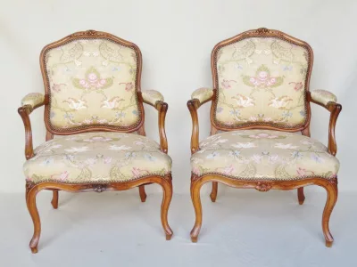 PAREJA DE SILLONES ESTILO LUIS XV