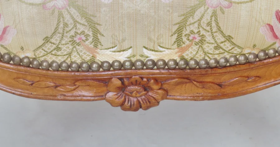 一对路易十五风格扶手椅